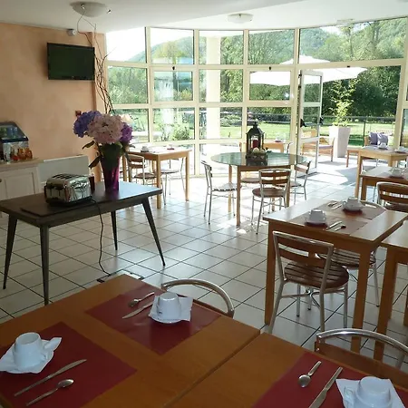 La Colombiere Cantal 2*